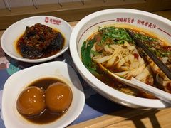 -呷佬·长沙手工米粉(金沙江路店)