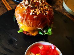 -HIGH FIVE哈福手工汉堡(桂林路店)