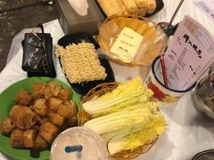 -鲜入围煮花胶鸡海鲜火锅