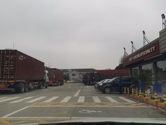 -临港服务区·停车场