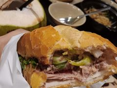 -Bánh Mì Huynh Hoa