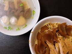 -松树干拌面店