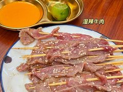 -何妹湿辣牛肉·粤式烧烤砂煲(桂雅路店)