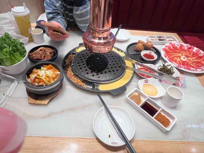 韩宫宴炭火烤肉(武汉盘龙城万达店)-"[薄荷]环境:环境还不错,人也不是