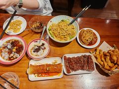 -爆炸头阿姨小四川正宗川味小吃(无任何分店)