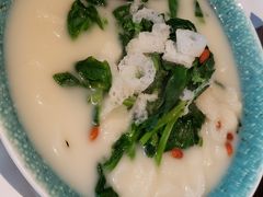 竹荪豌豆尖-沿途四季·云南菜(建外大街店)