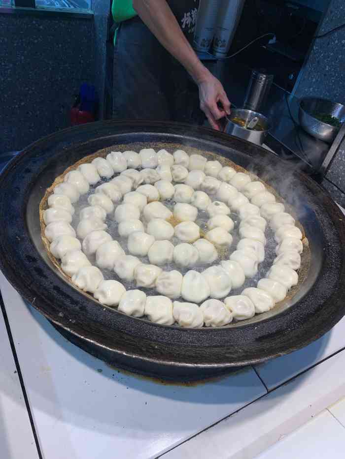 怀粮生煎(八一路店"怀粮生煎好像重庆开了好多家,今天刚好在解.