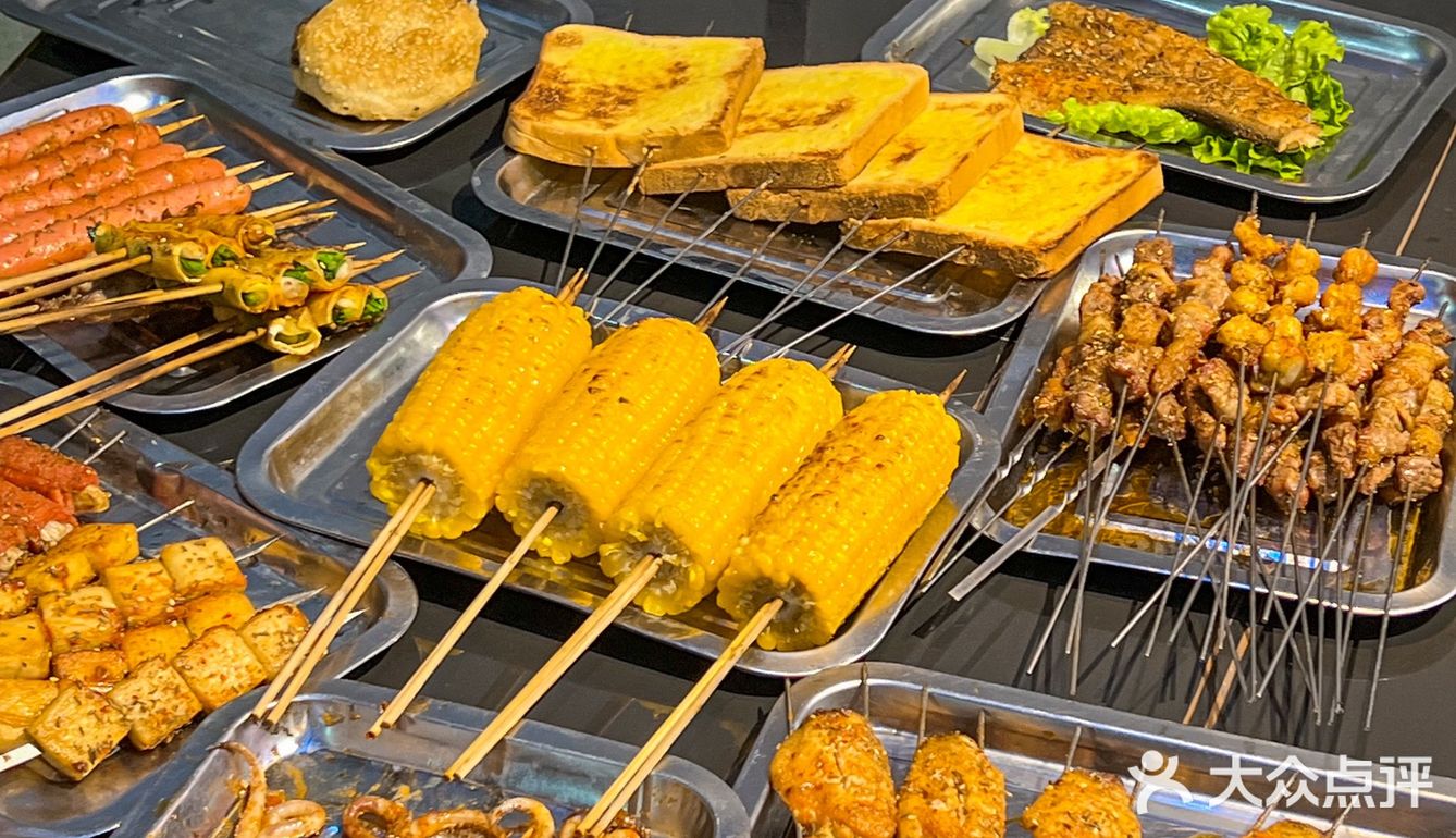 华店附近这家铜锅涮肉里面的烧烤也好好吃啊！ 