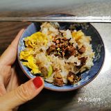 最后撒上日本炒饭调味粉，类似七味粉，完美！
