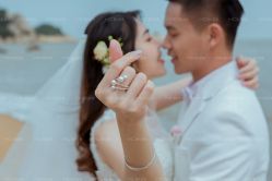 -现代经典婚纱摄影