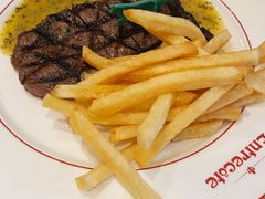 烤新西兰草饲肉眼扒配香草牛油汁-Entrecôte 法国牛扒馆(保利·时光里店)