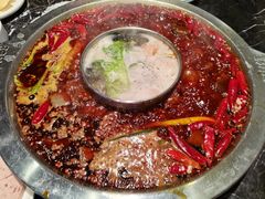 鸳鸯锅-映山红鲜货火锅(鱼嘴店)