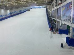 -乔波室内滑雪场