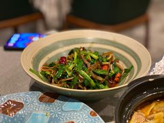 韭菜炒猪耳朵-半山腰·云南菜(侨福芳草地店)