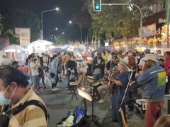 -周日夜市