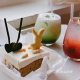 充满岁月斑驳的痕迹，没有电梯