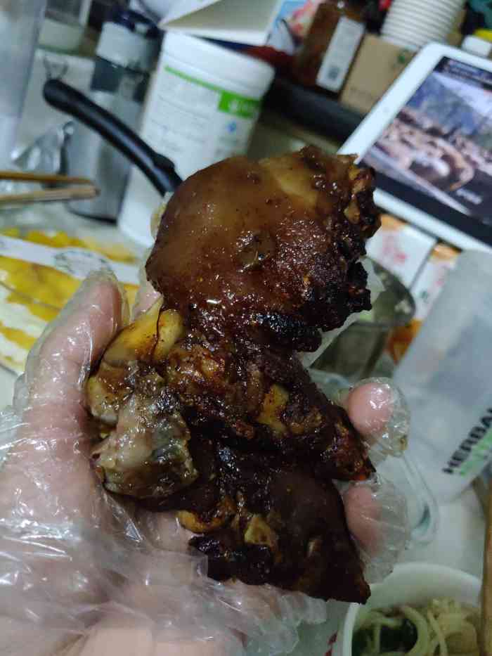 江同学烤蹄(望京店)-"7015点了江同学外卖烤猪蹄和烤凤爪～配.