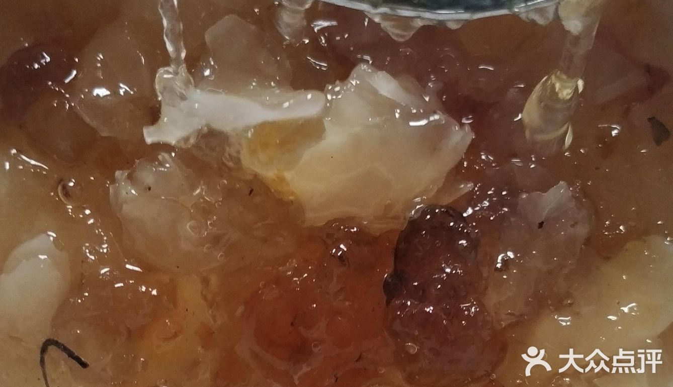 胶原蛋白满满，然后可以增加银耳汤的粘稠度