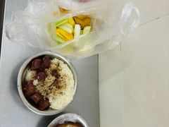 -梁阿婆廿年老牌扣肉糯米饭