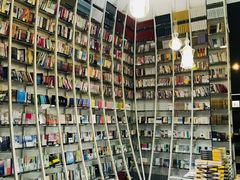 -钟书阁(松江泰晤士小镇店)