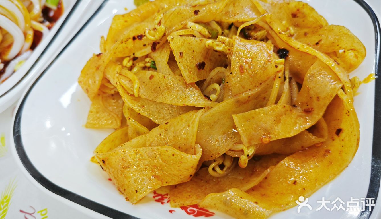 挑战成为美食博主第四十六顿-泓沼轩凉皮肉夹馍