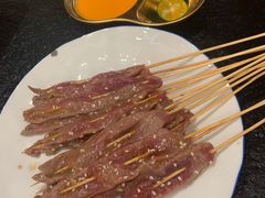 -何妹湿辣牛肉·粤式烧烤砂煲(桂雅路店)