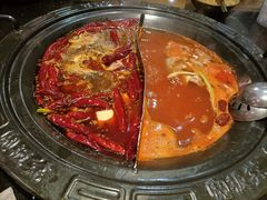 番茄红汤鸳鸯锅-宽板凳老灶火锅(簋街店)