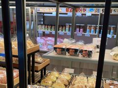 面包甜点陈列柜-顶东面包花园·生日蛋糕(世博店)