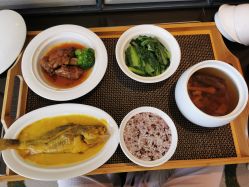 -臻康乃馨月子中心(集美店)