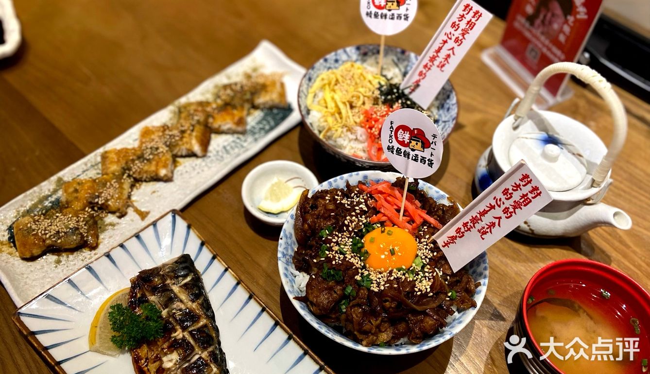 服务生超级热情，会主动来介绍店里的特色菜