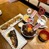 服务生超级热情，会主动来介绍店里的特色菜