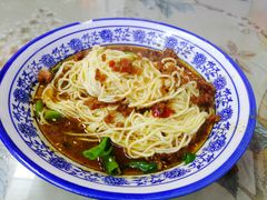 -渝之汇牛肉豌杂面