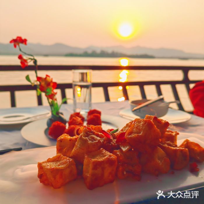 柳莺湖上·湖景餐厅·江南菜(西湖店)网红茄子图片