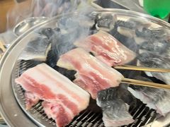 -围炉肉舍•炭烤活鳗•丹东海鲜烤肉(步行街店)