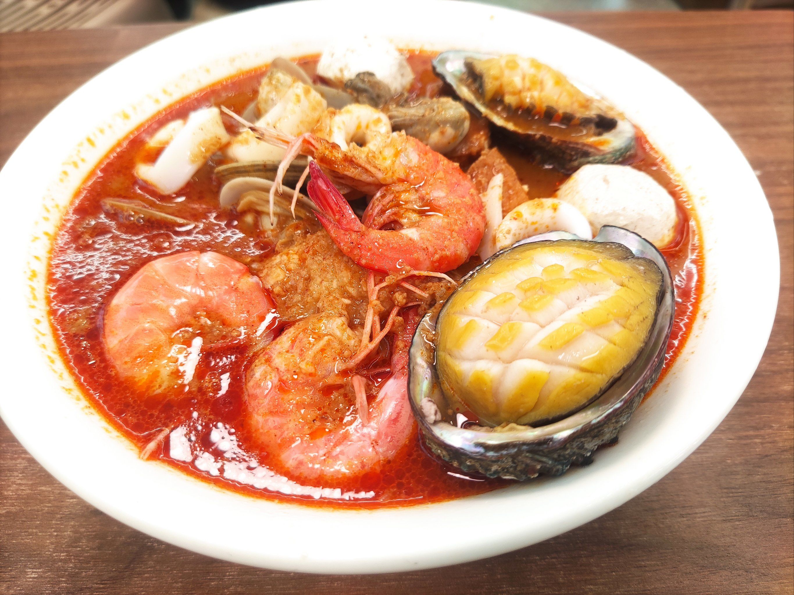 一份传统沙茶面,一份鲍鱼沙茶面,加一份香酥芋泥鸭