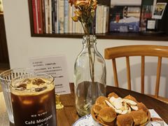 -Café Monson