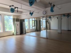 -依灵瑜伽普拉提连锁