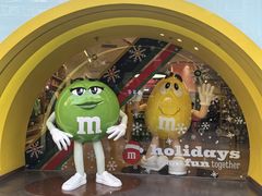 -m豆巧克力世界(上海世茂广场店)