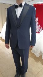 -月月婚纱礼服仓储店(王府井店)