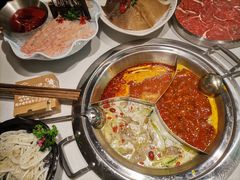-老房老舍重庆火锅(假日城市店)
