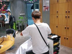 -时尚殿堂明星门店