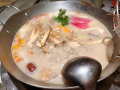 -左庭右院鲜牛肉火锅(金山万达店)