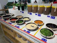 自助调料区-有拈头成都市井火锅(老门东店)