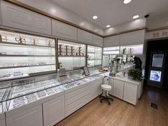 -翰佐蔡司小乐圆·依视路星趣控·暴龙眼镜折扣店