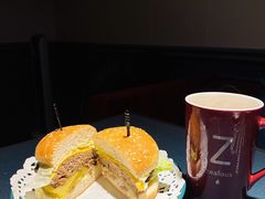 牛肉汉堡-吱咖啡西式简餐