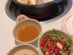 -三人行骨头王火锅(长寿店)