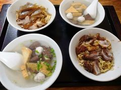-松树干拌面店