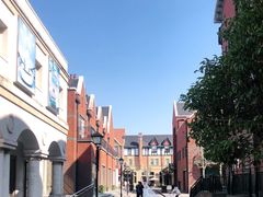 -钟书阁(松江泰晤士小镇店)