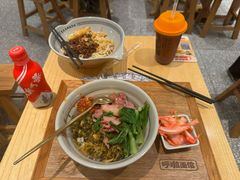 -呼啦面馆·头牌豌杂面(建新东路店)