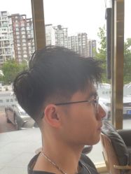-一東造型烫发染发